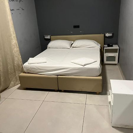 Hotel Porta A Porta เนเปิลส์ ภายนอก รูปภาพ