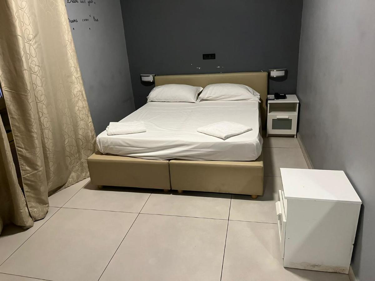 Hotel Porta A Porta เนเปิลส์ ภายนอก รูปภาพ