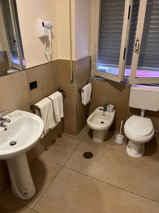 Hotel Porta A Porta เนเปิลส์ ภายนอก รูปภาพ