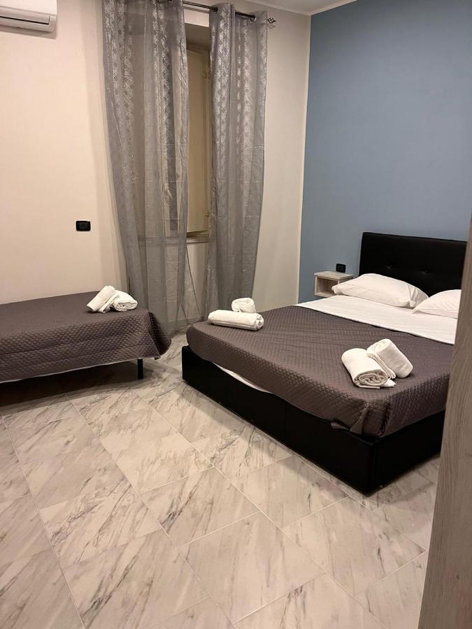 Hotel Porta A Porta เนเปิลส์ ภายนอก รูปภาพ