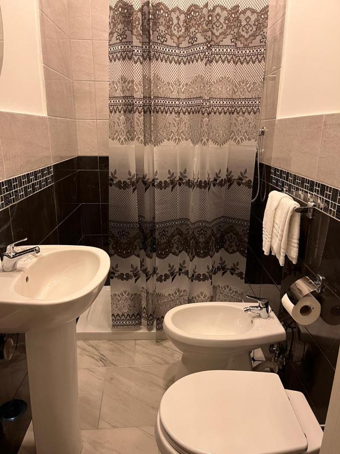 Hotel Porta A Porta เนเปิลส์ ภายนอก รูปภาพ