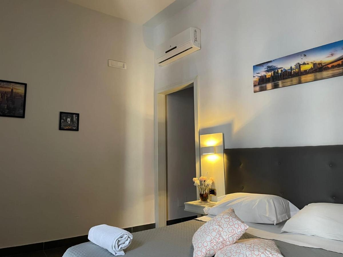 Hotel Porta A Porta เนเปิลส์ ภายนอก รูปภาพ